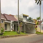 OYO 90006 Griya Dieng Family