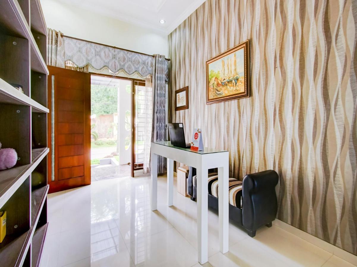 Hotel Vaccinated Staff - Oyo 90006 Griya Dieng Family Malang
